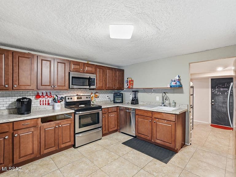 444 W Hess Ave photo 5