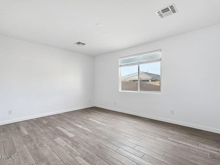 1626 E EVELYN Street photo 4