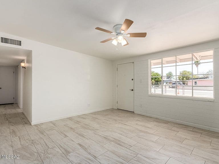 1214 W Kleindale Rd photo 3