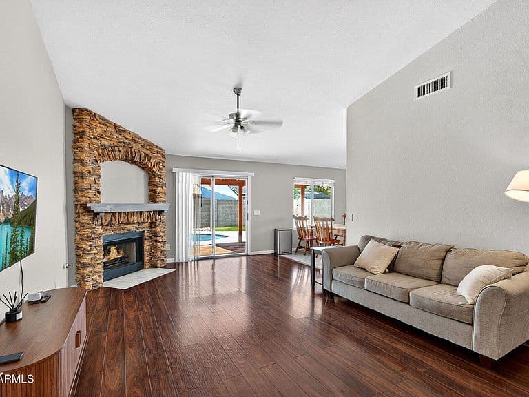 512 E MONTEREY Street photo 2