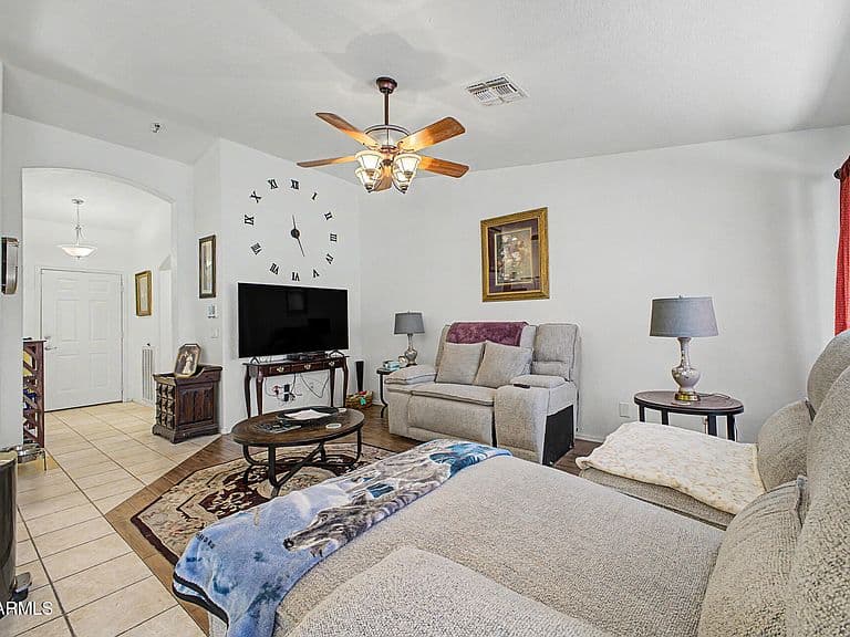 1462 E TORREY PINES Lane photo 4