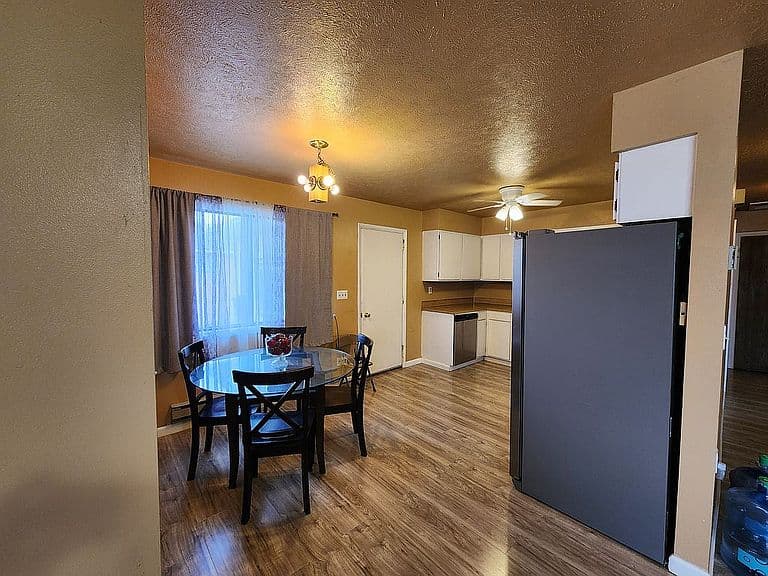 392 N Conant Ave photo 4