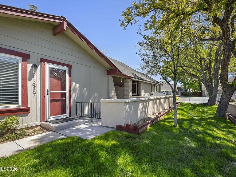 1637 York Way photo 2