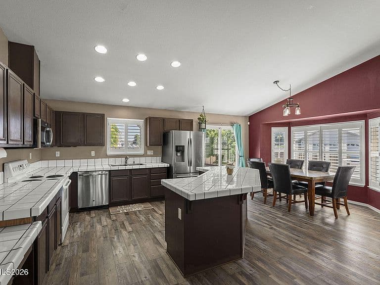 1407 Talking Sparrow Dr photo 3