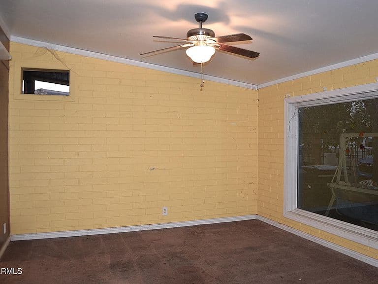 655 W CAROLINE Street photo 2