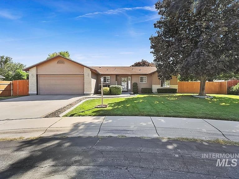 2866 N Penny Royal Pl photo 1