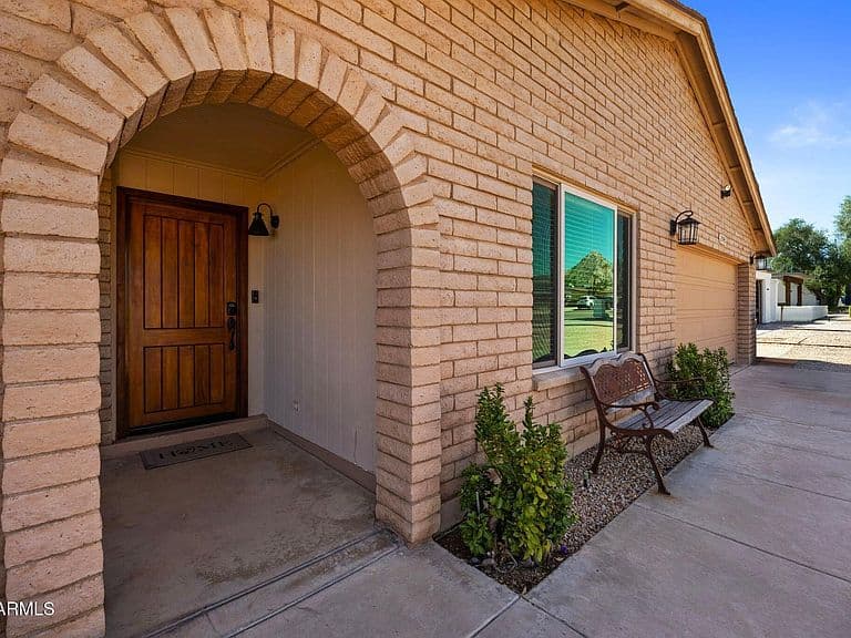 2543 E MERCER Lane photo 3