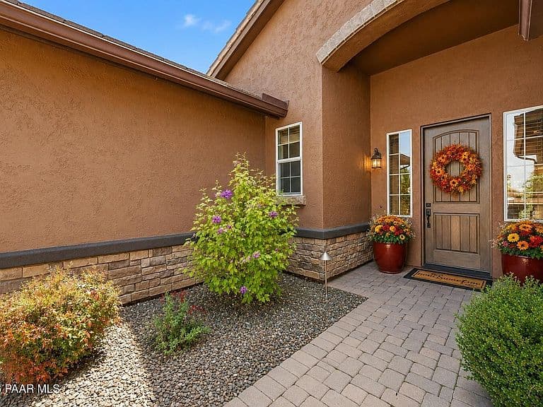 1013 Craftsman Dr photo 1