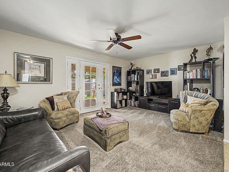 1121 E COCHISE Drive photo 4