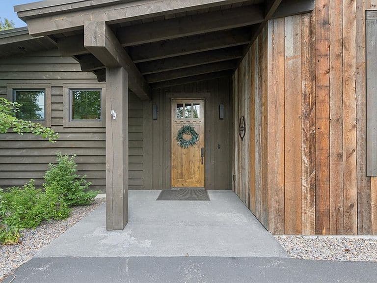 1583 Whitefish Village Dr photo 3
