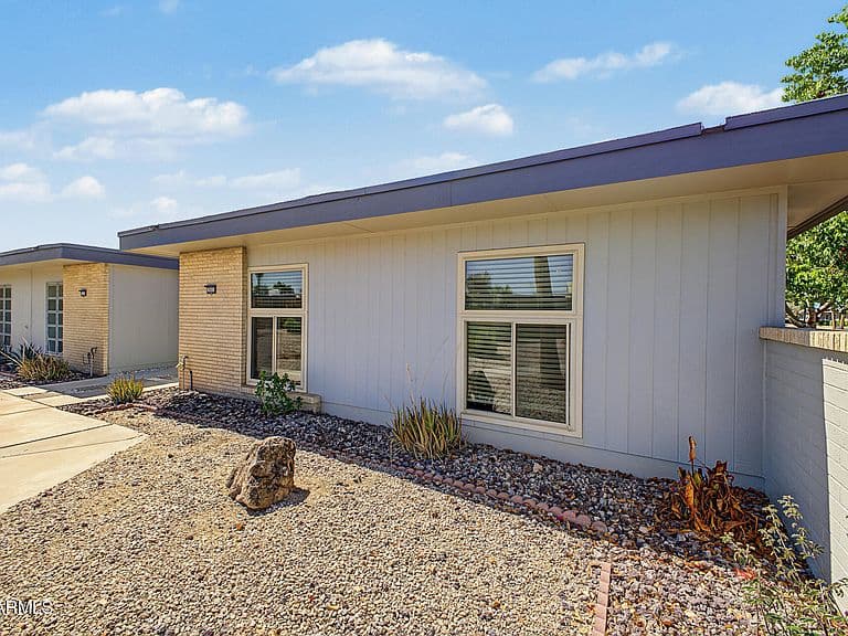 10031 W HUTTON Drive photo 2