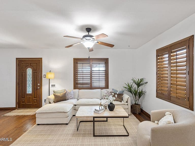 1306 W CLARENDON Avenue photo 2