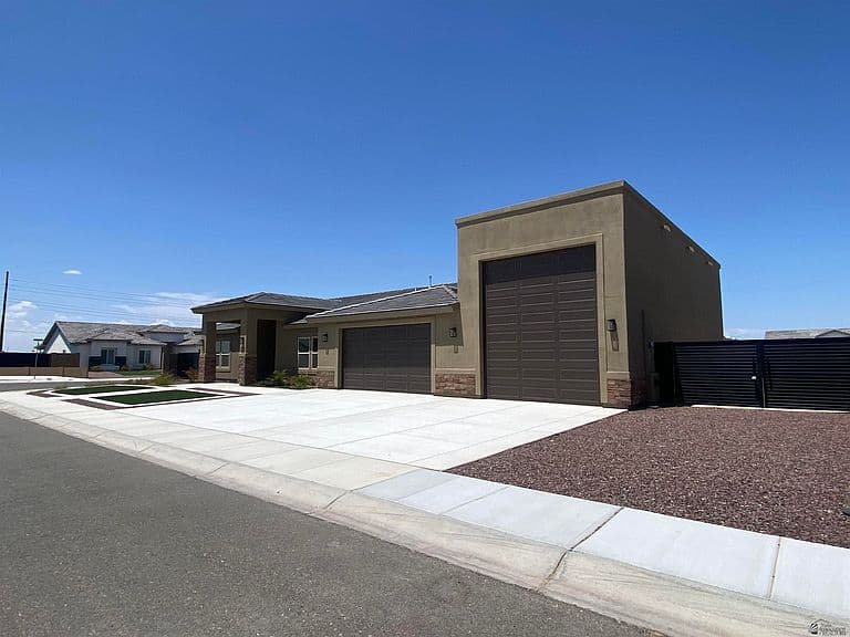 12140 E 35th Ln photo 2