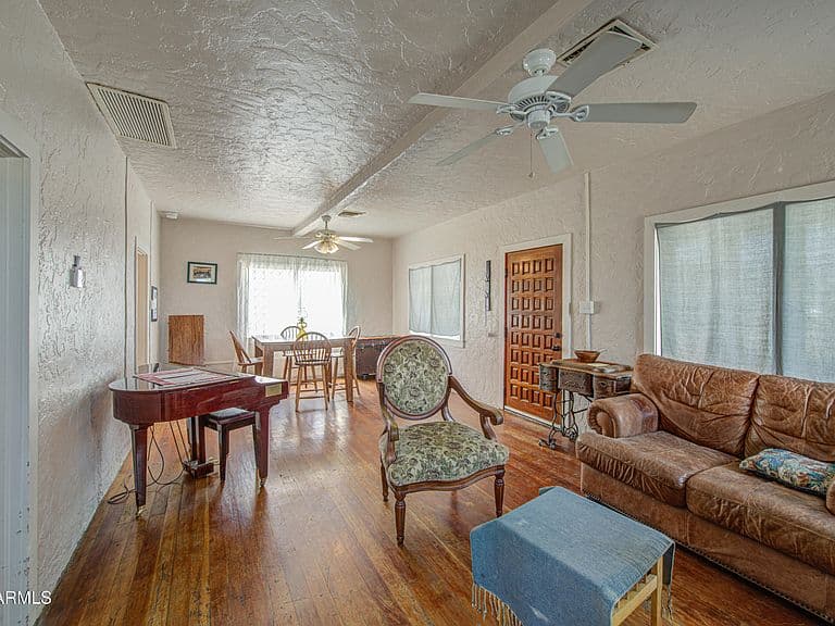455 S Elizabeth Street photo 4