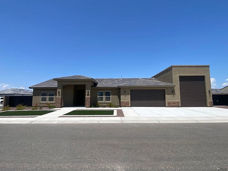 12140 E 35th Ln photo 1