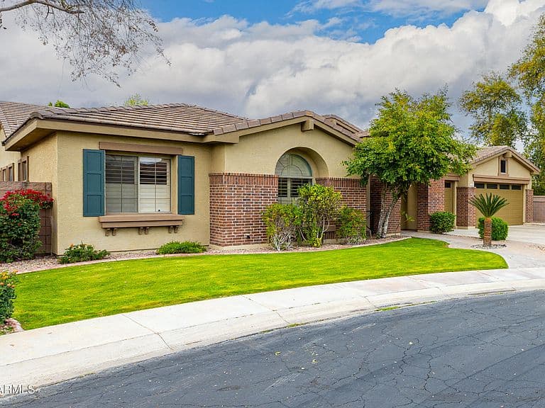 2252 S MCCLELLAND Place photo 3