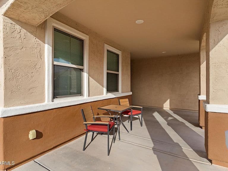 26820 W KERRY Lane photo 4