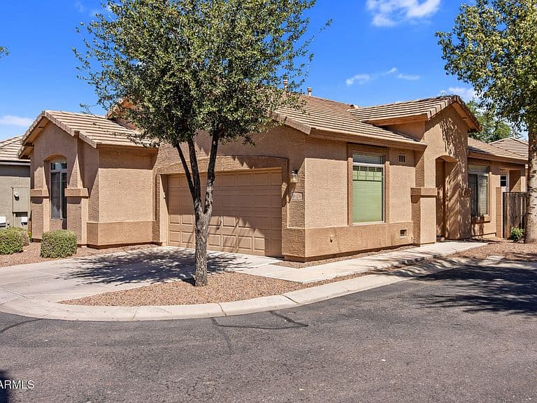 1239 S EMMETT Drive photo 3