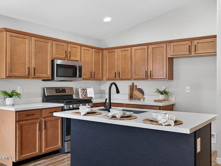 483 W GASCON Road photo 1