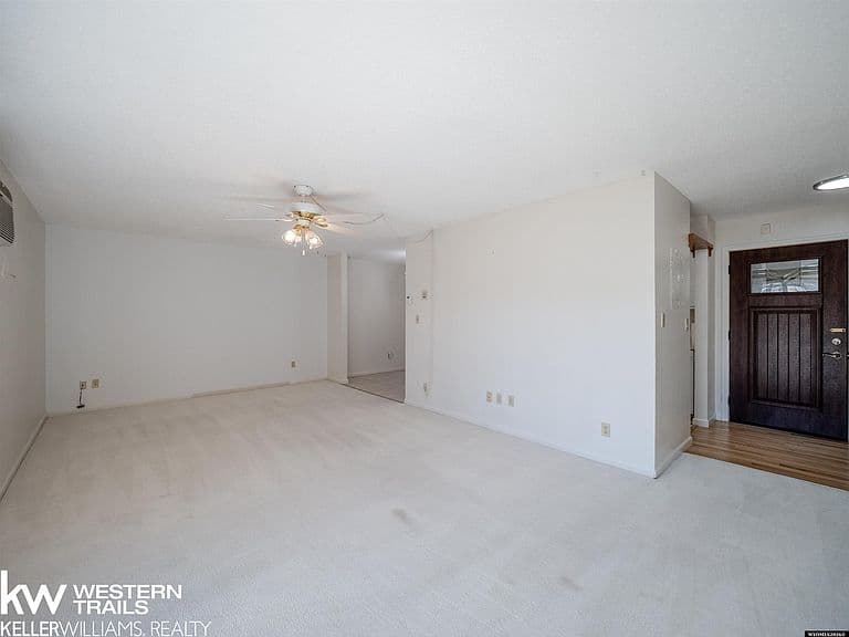4460 S Poplar St #205 photo 4