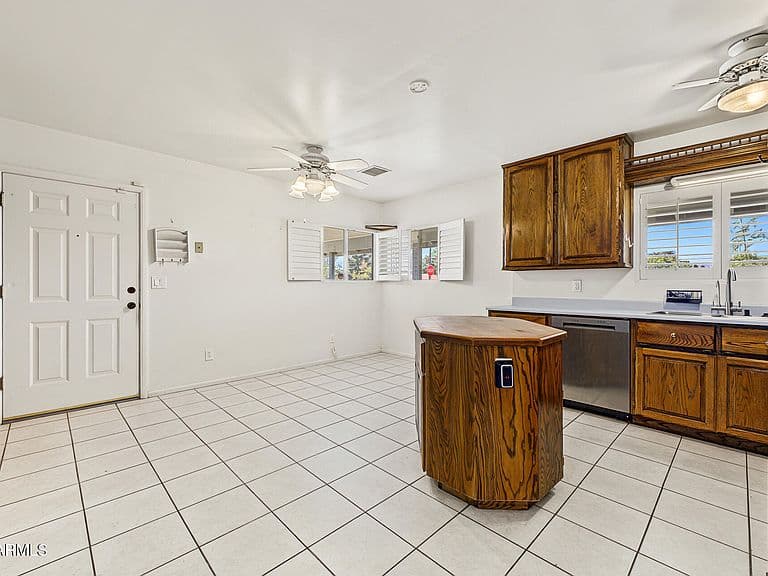 1251 N GILBERT Road photo 5