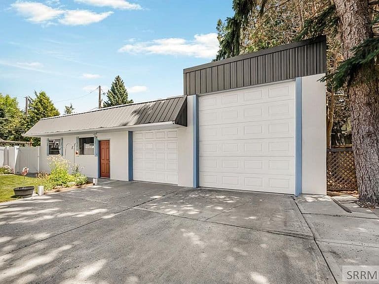 877 Flora Cir photo 5