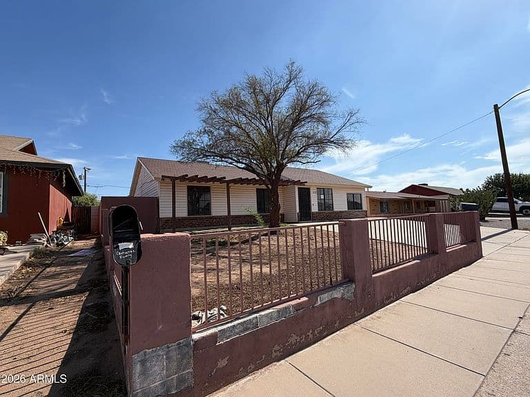 1131 E BISNAGA Street photo 3