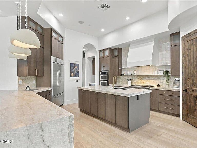9134 W HAPPY VALLEY Road photo 4