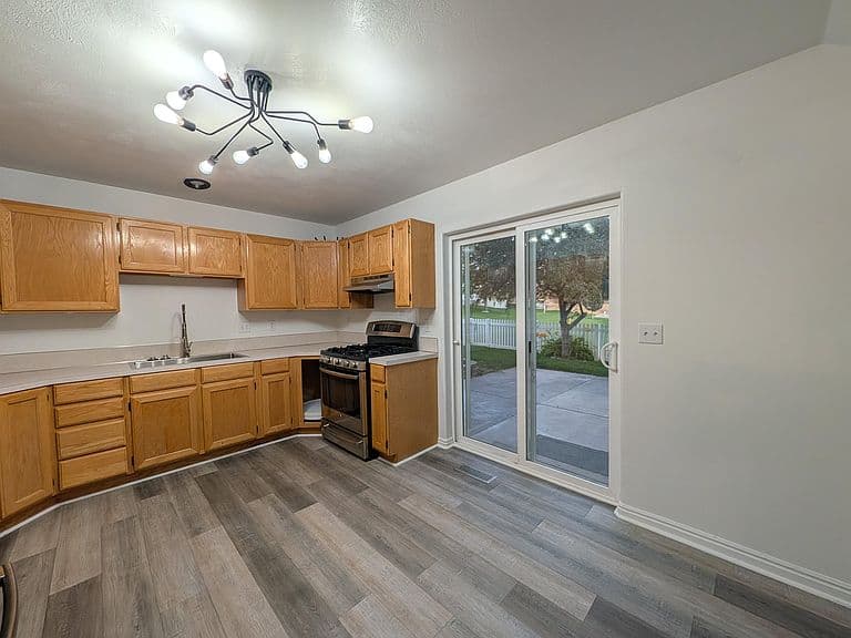 4662 Annies Way photo 4