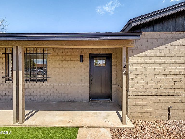 122 W ROESER Road photo 5
