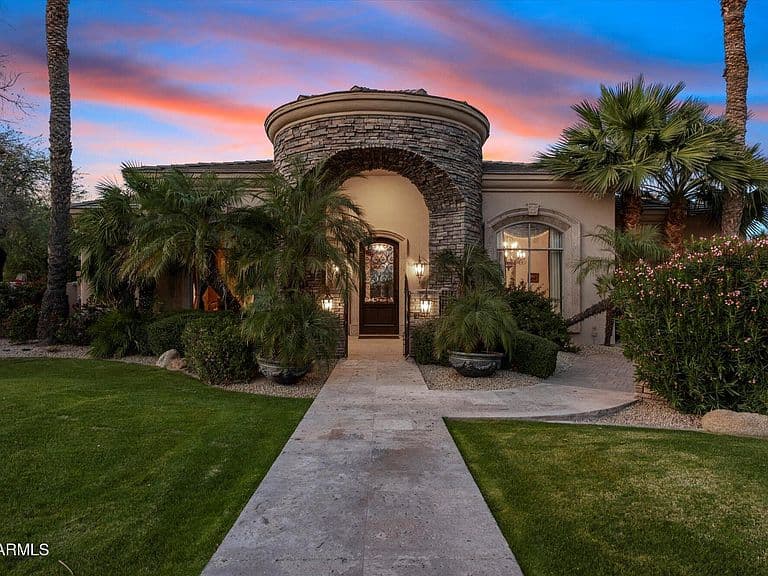 7008 N 68th Pl photo 1