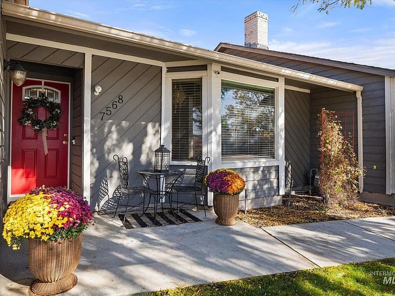 7568 W War Bonnet Dr photo 4