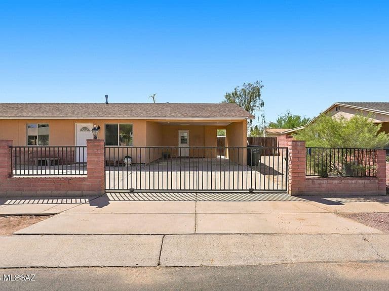 1695 W Calle Guadalajara photo 3