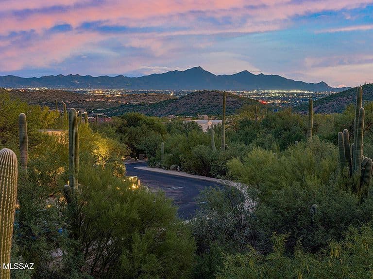 6211 N Desert Moon Loop photo 3