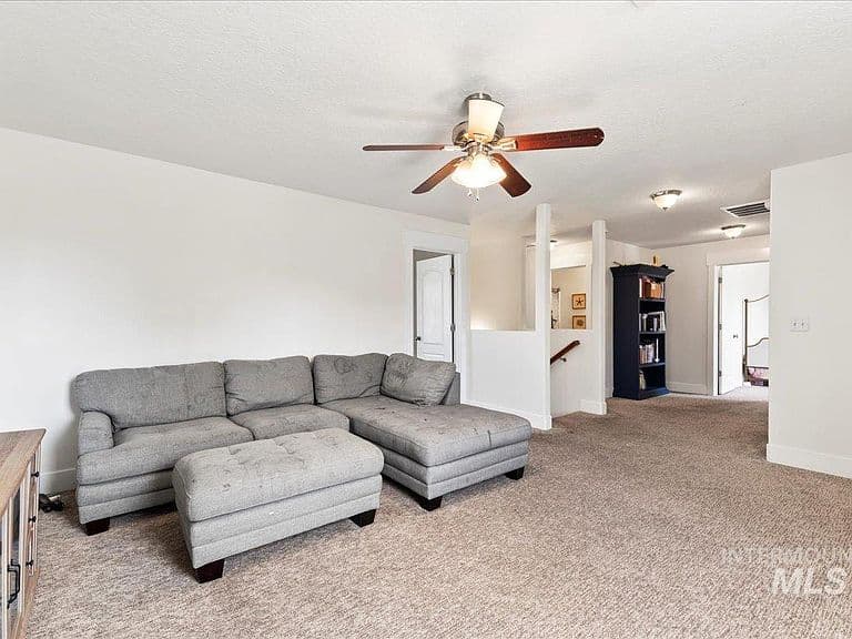 335 E Willowcreek Dr photo 4