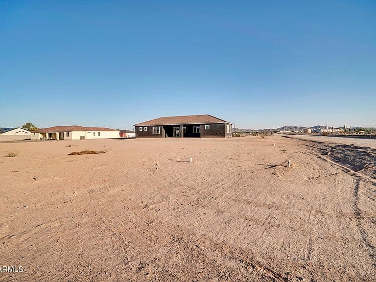 22548 W HUNTINGTON Drive photo 3