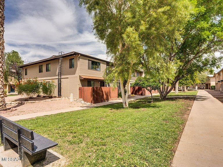1378 S Avenida Polar APT L10 photo 3