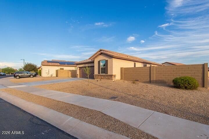 16833 W MORELAND Street photo 3