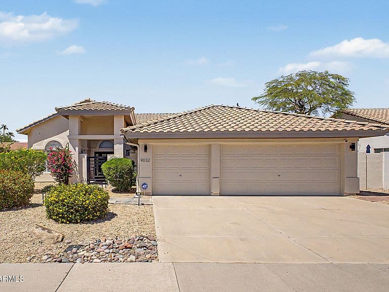 9032 E LARKSPUR Drive photo 2