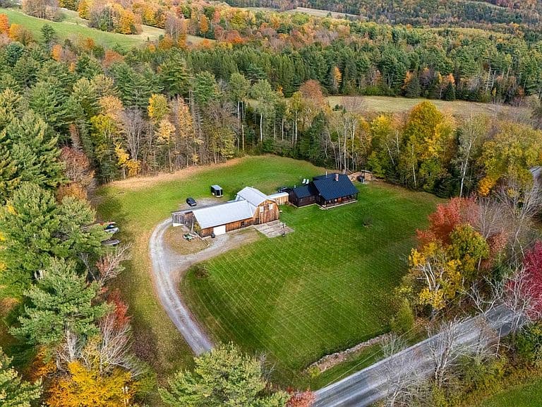 484 Lang Road photo 1