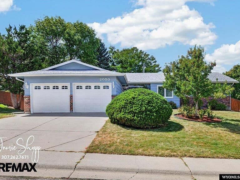 2050 S Walsh Dr photo 1