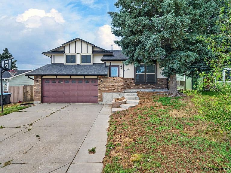 4512 El Camino Dr photo 1