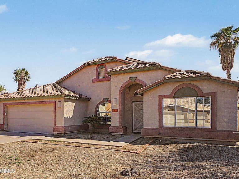 1259 E SUNSET Drive photo 4