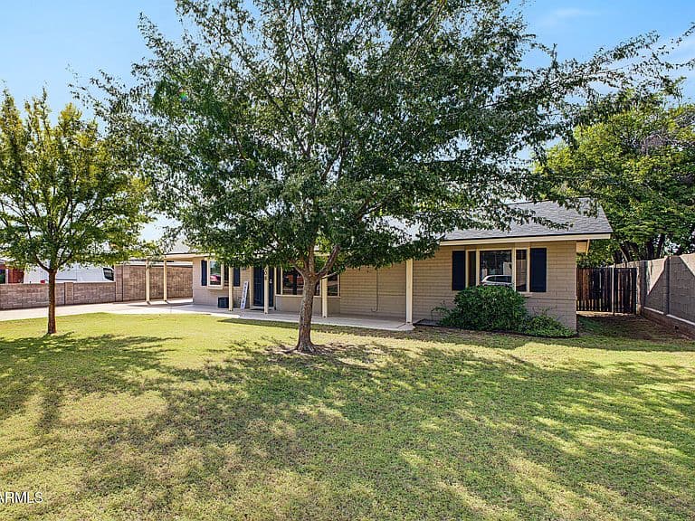 7008 N 14TH Place photo 3