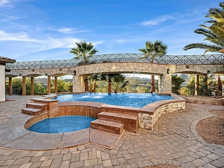 8 Rue Mediterra Dr photo 2