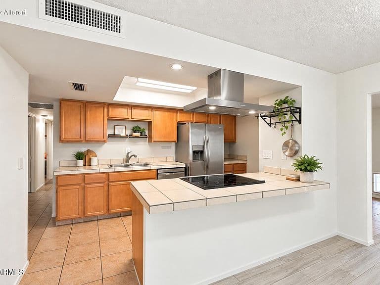 604 E DUNBAR Drive photo 4
