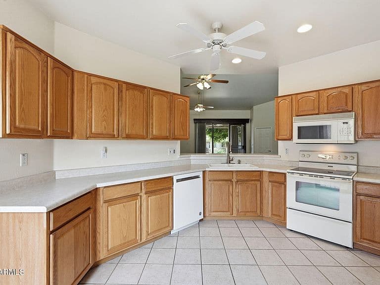 4202 E BROADWAY Road #181 photo 2