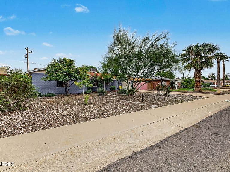 1713 W MACKENZIE Drive photo 2