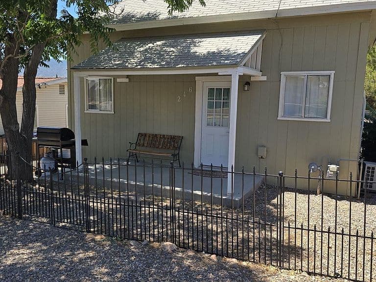 246 N Sutherland St photo 2