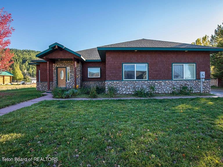 326 Snake River Dr photo 1